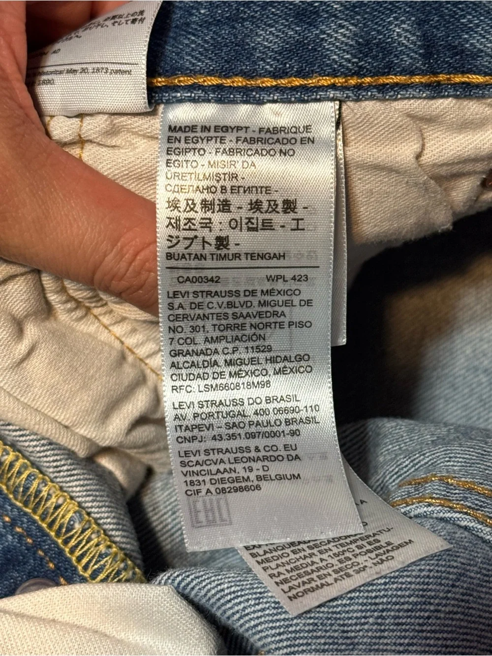 Levi’s 501 Original Men’s Jeans W32 L32 Light Wash Ripped Knees Blue Denim